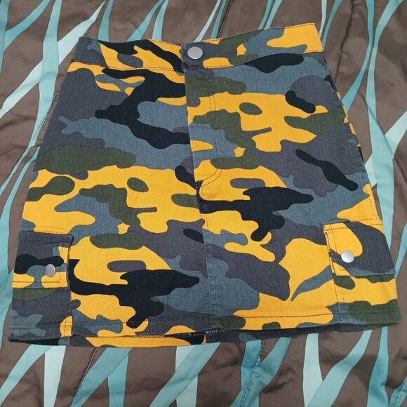 Forever  21  Denim Skirt  -    Size: 26 waist         (0860) - Picture 1 of 4